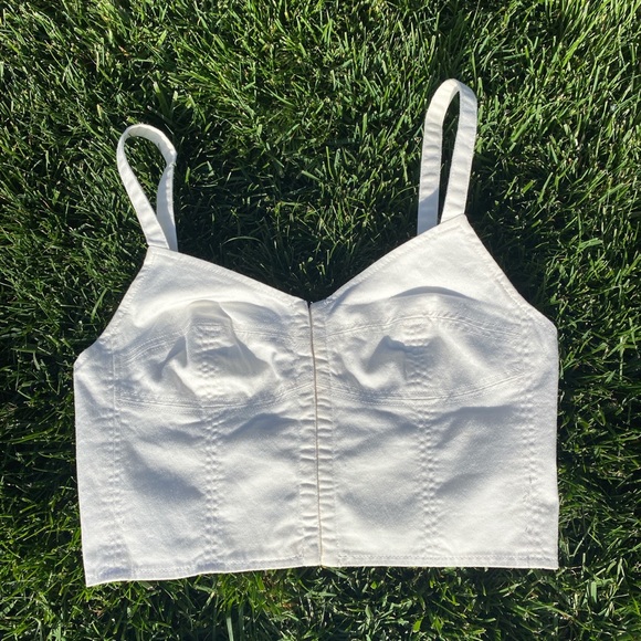 White Clip Up Top - Picture 2 of 3